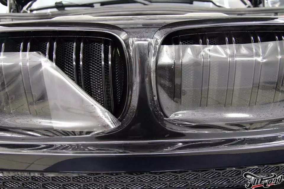 BMW X6. Антигравийная защита обвеса полиуретаном Suntek PPF.